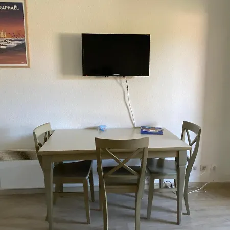 Apartment Domaine Valescure Vue Piscine Ou Pinede - Wifi *